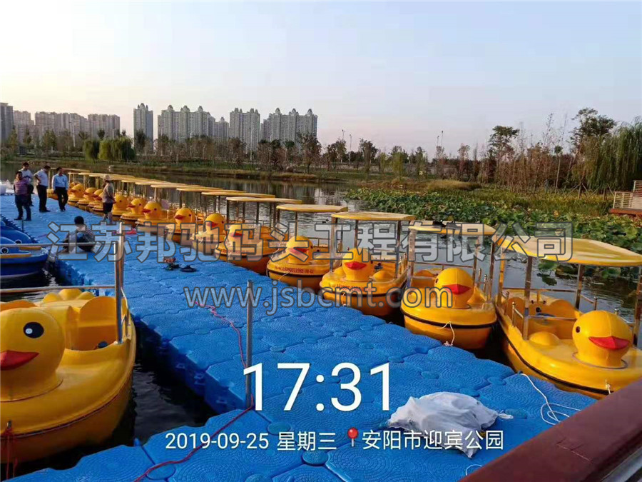 邦驰码头制造水上乐园专用塑料浮筒